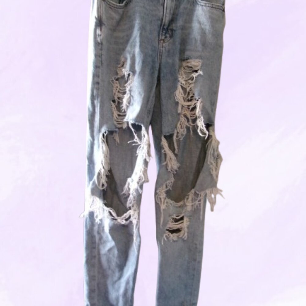 American Eagle Outfitters mom jean ripped distressed denim in light wash blue 2